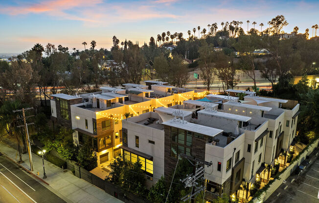 2111 N Cahuenga BLVD