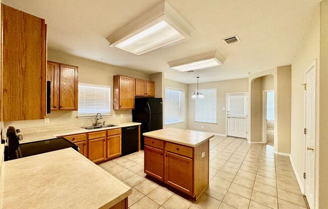 3 Bedroom, 2 Bathroom ~Steubing Ranch