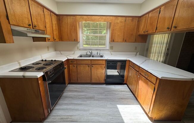 103 W Greenwich Circle