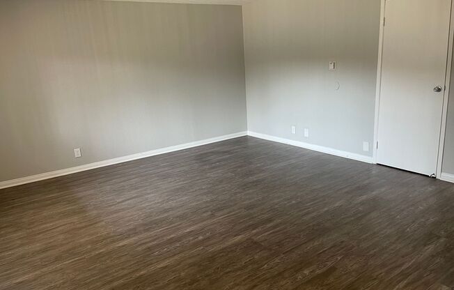 2 beds, 1 bath, 950 sqft, $3,205, Unit 1720-16