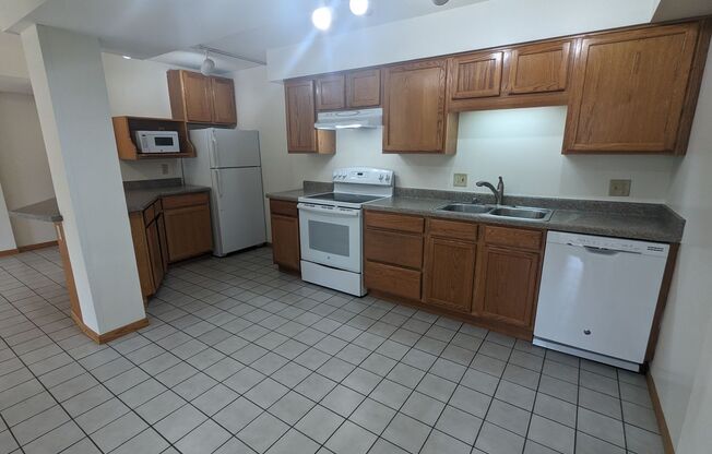 2 beds, 1 bath, $1,795, Unit 604