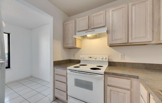 Please check out the freshly painted 2 bedroom 2.5 bath in brandon end unit