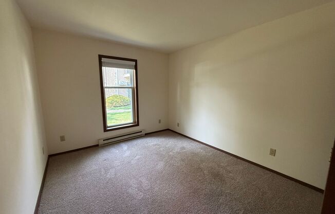 2 beds, 1 bath, 965 sqft, $1,595, Unit 7749CA