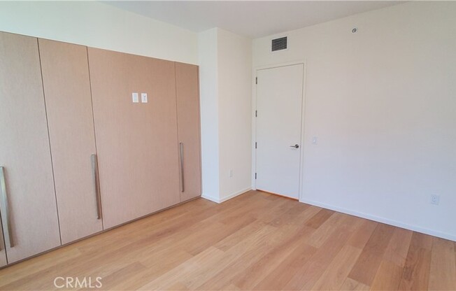 1 bed, 1 bath, 695 sqft, $2,700, Unit 2403