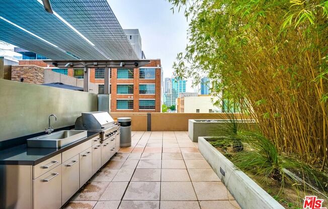 1 bed, 1 bath, 950 sqft, $3,150, Unit 1111