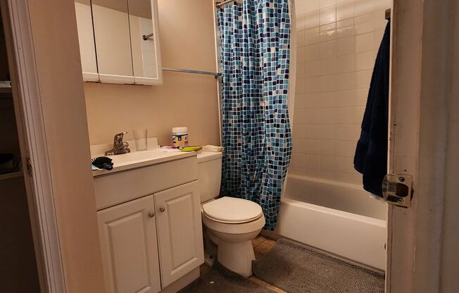 2 beds, 1 bath, 874 sqft, $1,445, Unit C-22