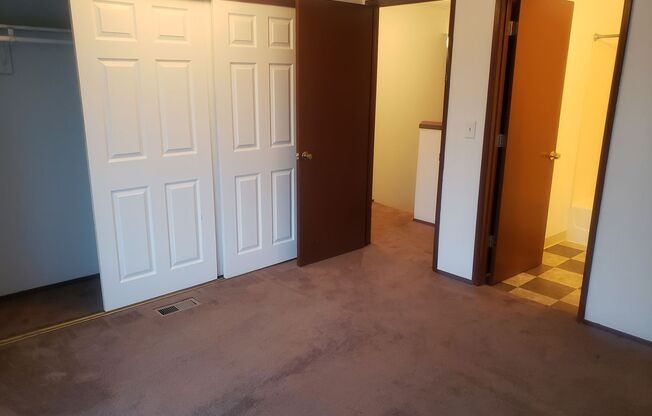 2 beds, 1 bath, $2,195