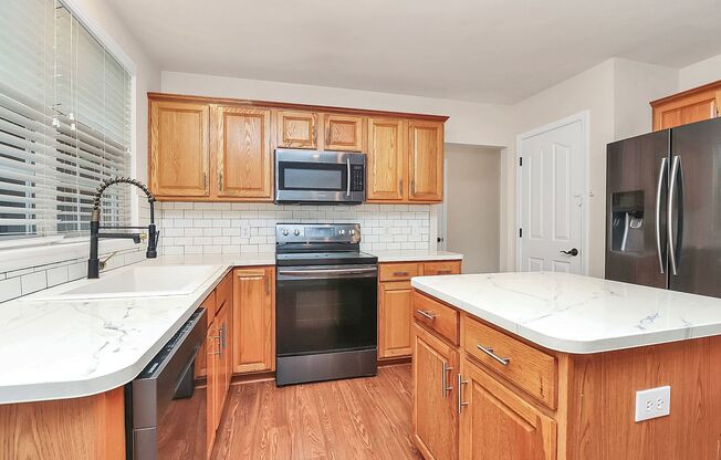 18627 Victoria Bay Drive Professionally managed by Select Real Estate