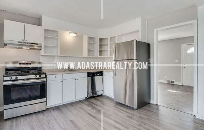 Beautiful 3 Bed/1 Bath Home in KCMO/Raytown Schools-Available in MAY!!
