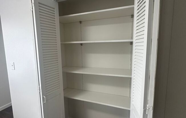 2 beds, 1 bath, 905 sqft, $1,400, Unit 5474-C