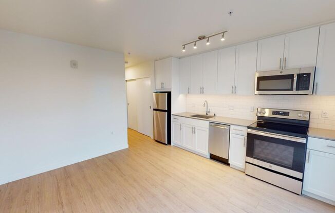 Studio, 1 bath, 373 sqft, $1,645, Unit 308