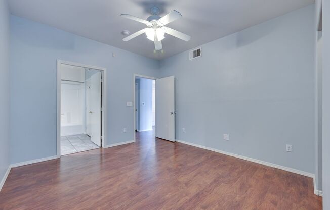 1 bed, 1 bath, $1,300, Unit # 1061