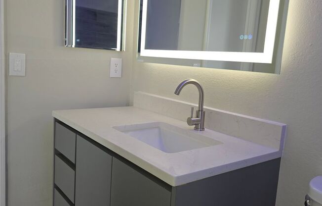 2 beds, 2 baths, 1,160 sqft, $1,980, Unit 701-205