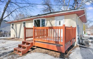 Beautiful 3bd upper duplex on large lot in Maple Grove avail March 01