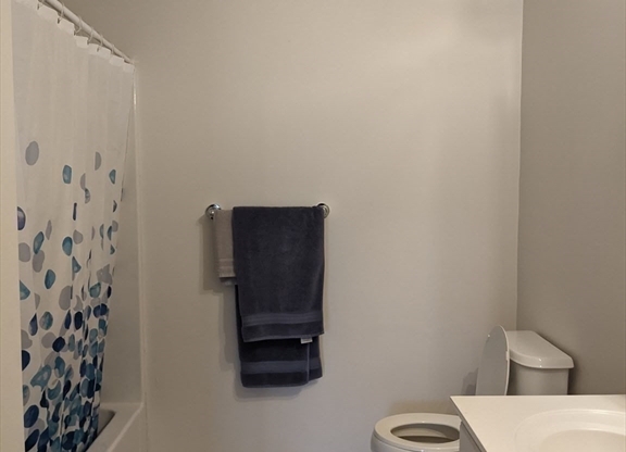 2 beds, 2 baths, 1,157 sqft, $3,150, Unit 201