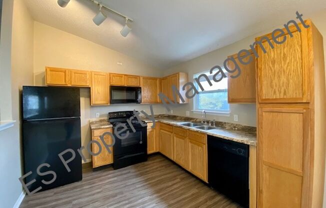 3 beds, 2 baths, $1,595