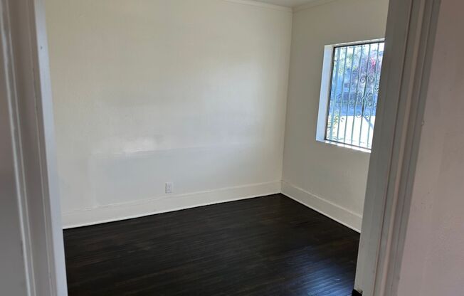 2 beds, 1 bath, $2,395, Unit 2030 S 3rd Ave