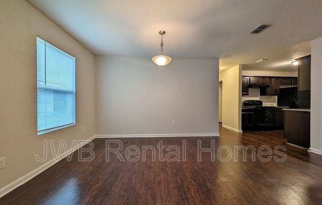 550 56 ST E