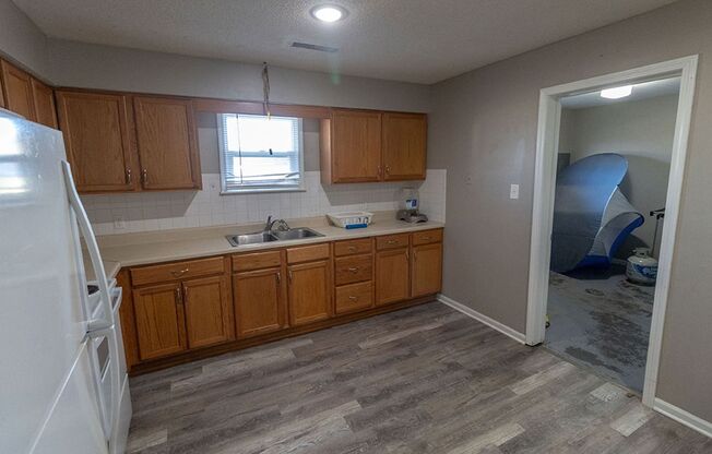 2 beds, 1 bath, $1,225