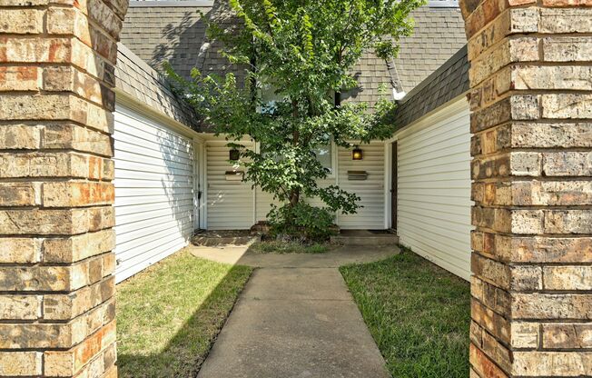 Spacious Backyard, 2 Car Garage, Close to NW Expressway!