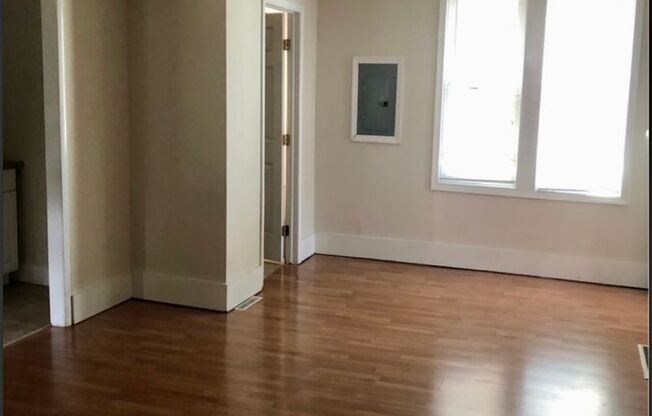 2 beds, 1 bath, 1,800 sqft, $1,000