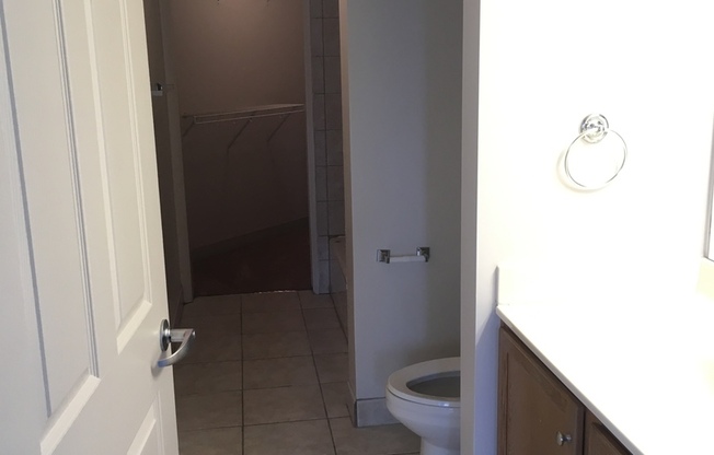 2 beds, 2 baths, 840 sqft, $1,966, Unit 4-0302