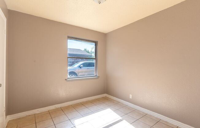 4 beds, 1 bath, $1,550