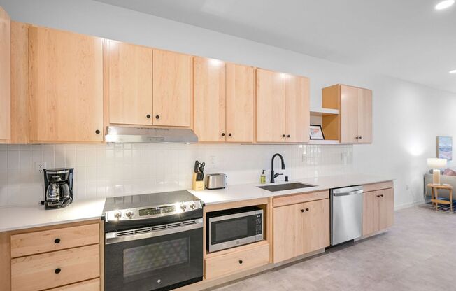 1 bed, 1 bath, 703 sqft, $1,750, Unit 215
