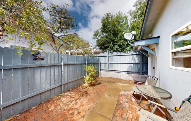 Charming One-Bedroom Backhouse in the center of Coronado's Village