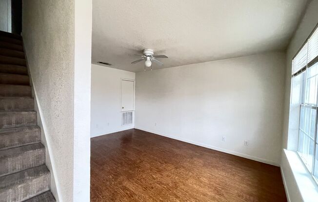 3 beds, 2 baths, 1,199 sqft, $925