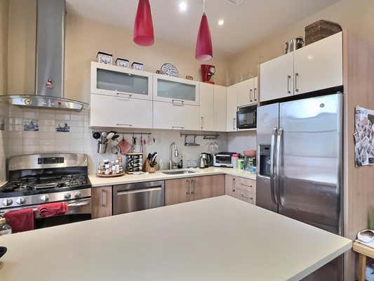 21 11 46 AVE