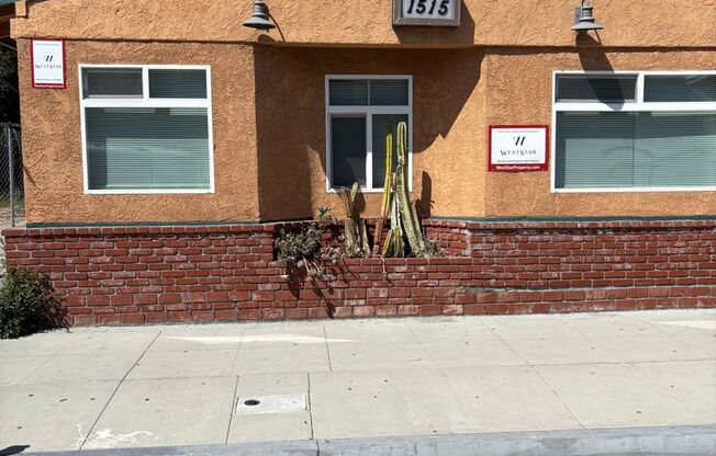 $1,895- ALL UTILITIES INCLUDED- BEAUTIFUL 1 BEDROOM 1 BATH IN LONG BEACH!!