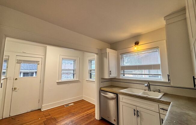 Large 4 Bedroom Home in NE Portland!