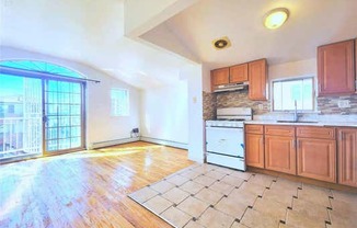 3 beds, 2 baths, $2,600, Unit 3RD FL