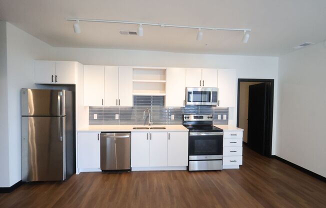 1 bed, 1 bath, 751 sqft, $1,615, Unit 624