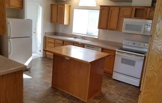 3 beds, 2 baths, 1,344 sqft, $2,495, Unit 33188-01