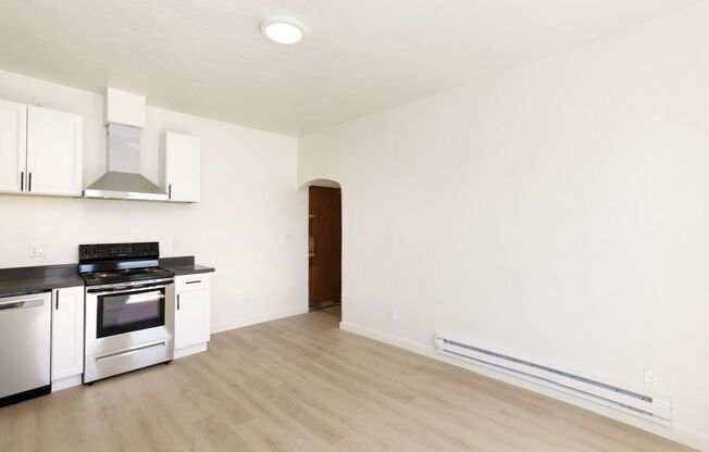 1 bed, 1 bath, 400 sqft, $2,012, Unit 303