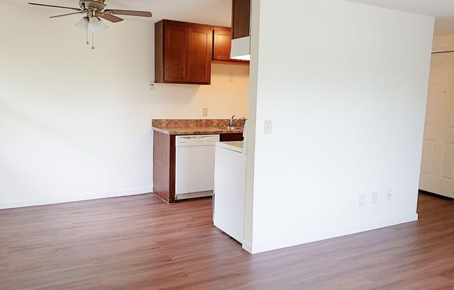 3 beds, 1 bath, 950 sqft, $1,424, Unit 5822-3 Russett