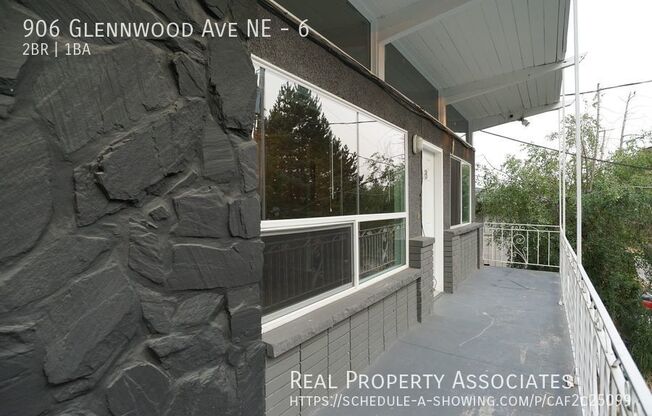 906 GLENNWOOD AVE NE