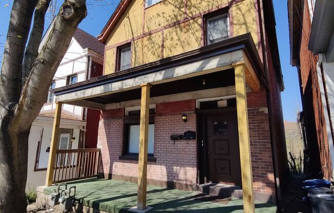 *Clean & Spacious 1BR/1BA Apartment Available in Mt. Washington*