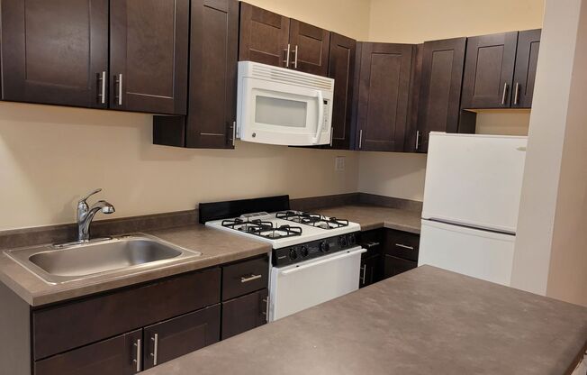 Studio, 1 bath, $895, Unit 14