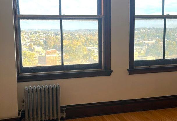 2 beds, 1 bath, 796 sqft, $900, Unit 11-D