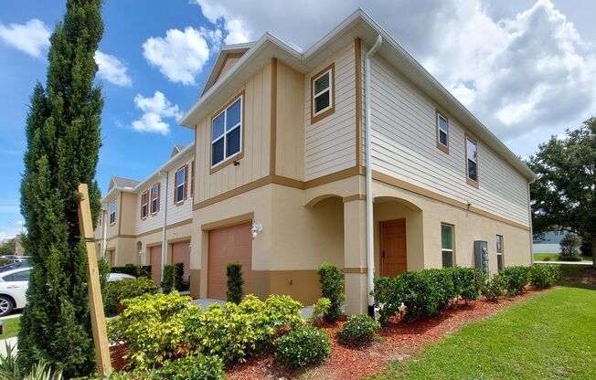 Beautiful 3 Bedroom 2 1/2 Bathroom House in Lakeland