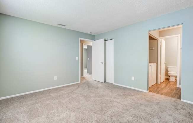 The Commons Apartments in Tampa Florida photo of a bedroom with blue walls and a carpeted floor