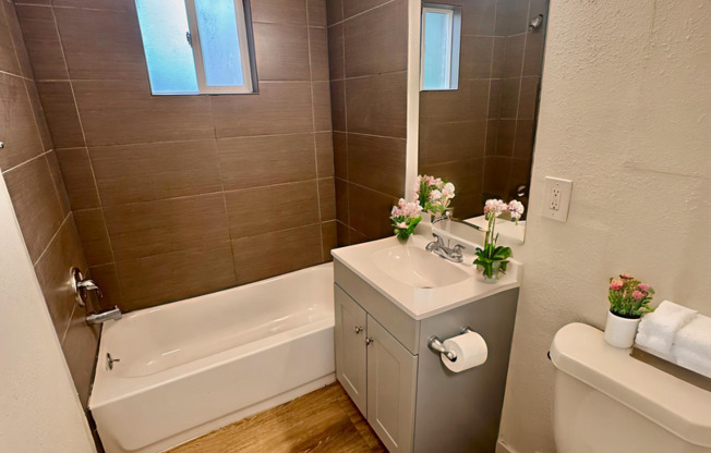 2 beds, 1 bath, 800 sqft, $1,275, Unit 10