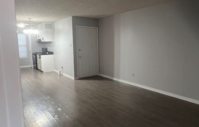 2 beds, 1.5 baths, 933 sqft, $935