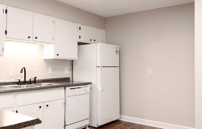 1 bed, 1 bath, 616 sqft, $895, Unit B-8