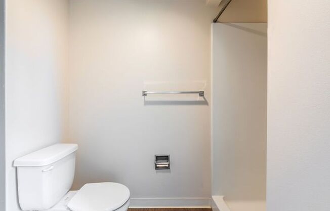 Studio, 1 bath, 220 sqft, $1,200, Unit A31