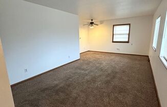 2 beds, 1 bath, $825, Unit 320