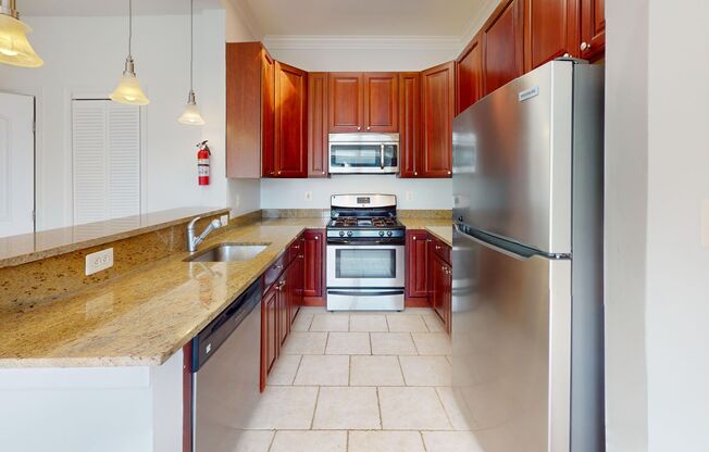 Top Floor! Beautiful One Bedroom W/Renovated Kitchen & Washer/Dryer In Unit!